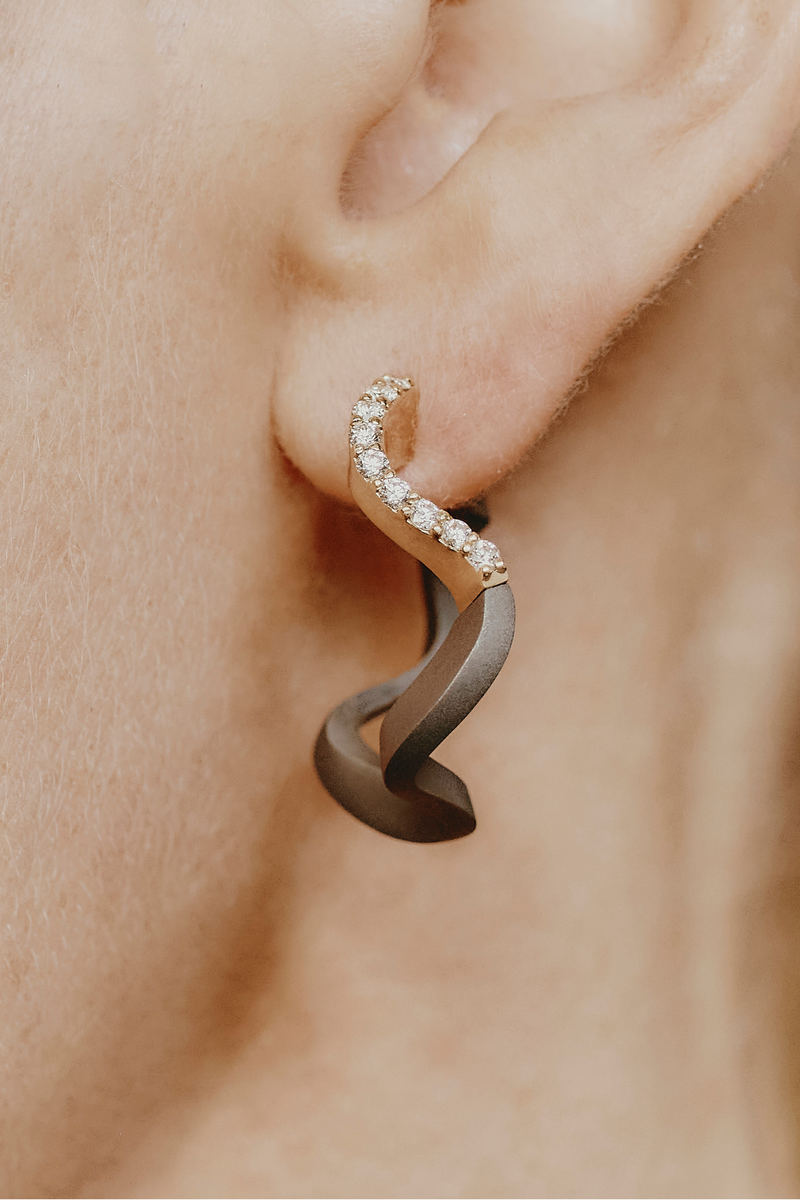 Wave Earrings with Yellow Gold and Diamonds