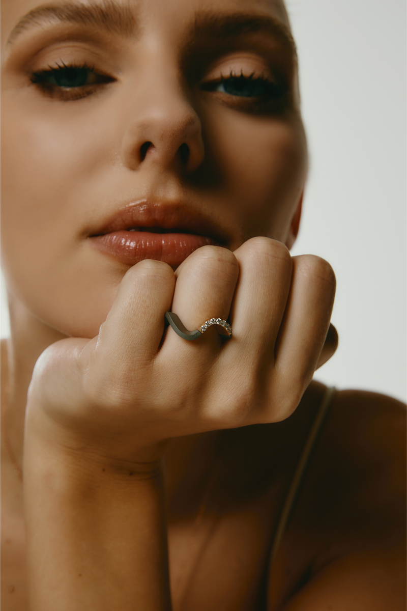 Wave Ring with Yellow Gold and Diamonds