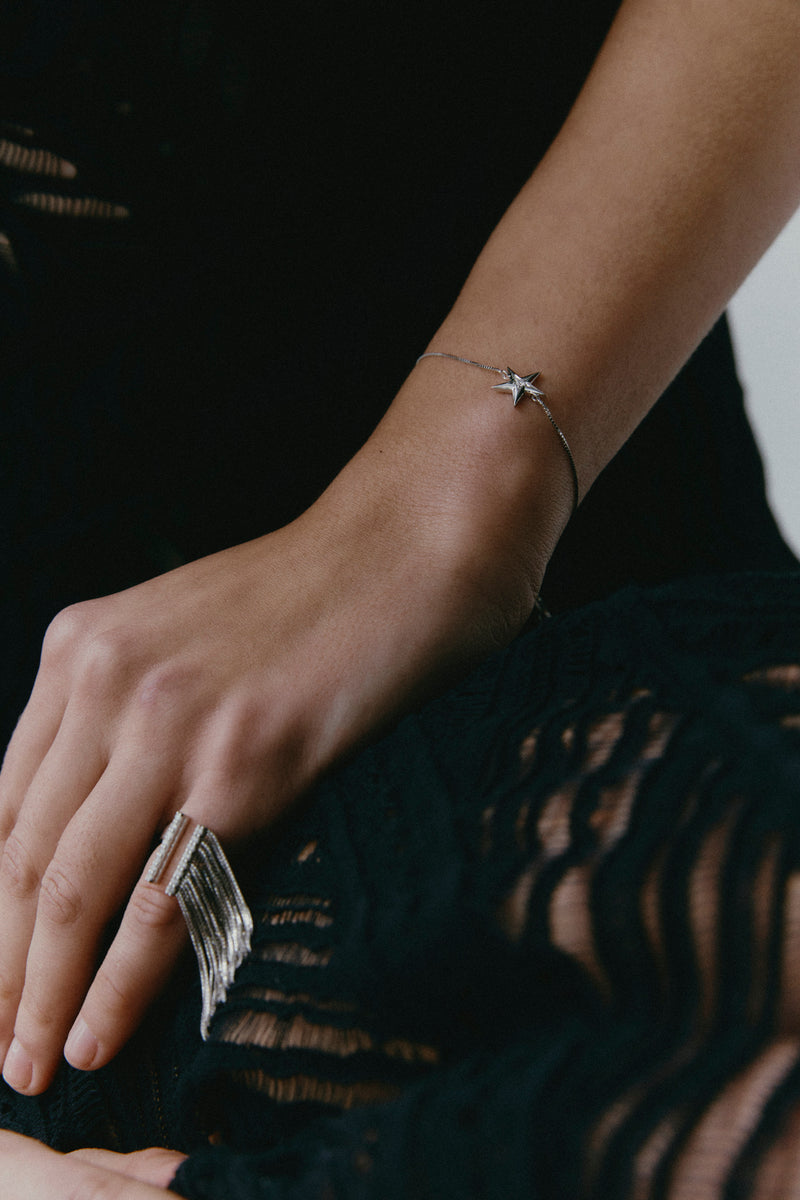 Victoria Ring in White Gold and Diamonds