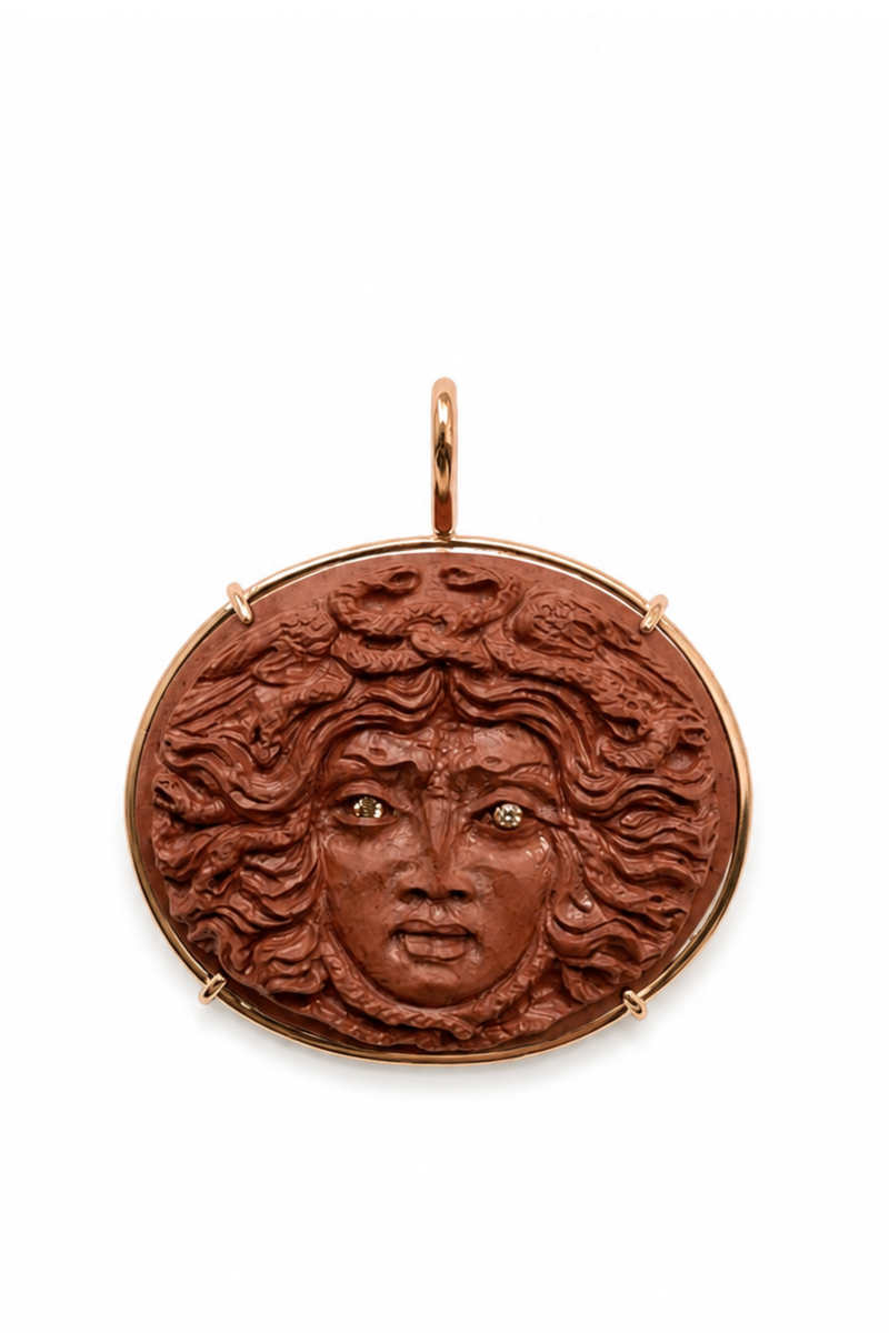 Ciondolo Medusa di pietra lavica