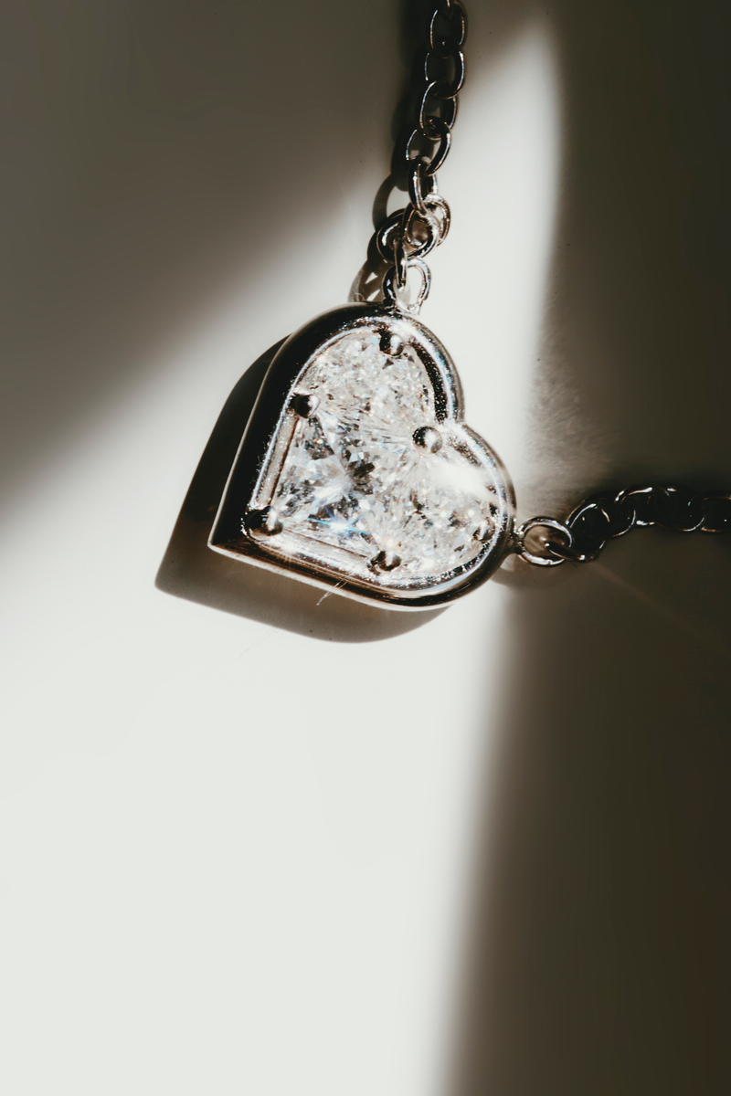 Magic Heart Necklace in White Gold and Diamonds