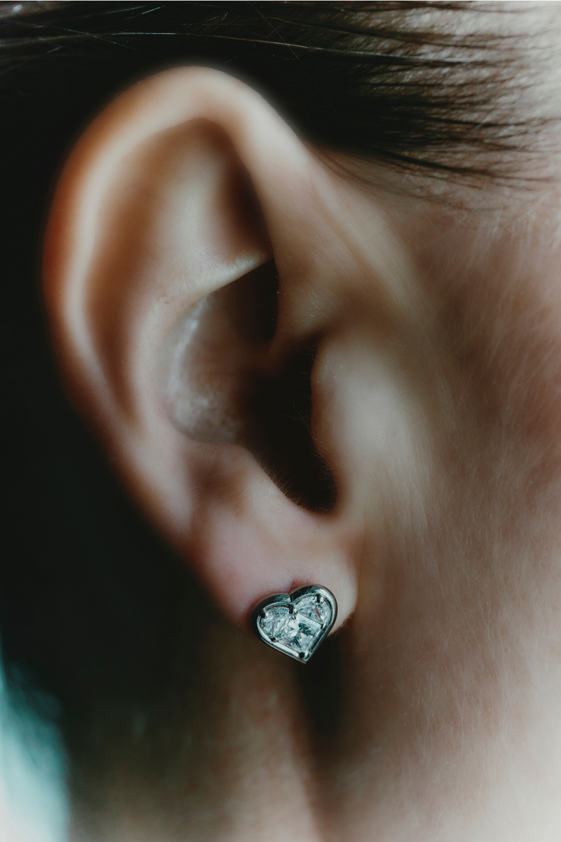 Magic Heart Earrings in White Gold and Diamonds