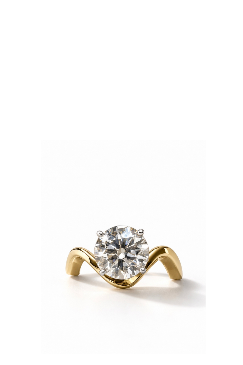 Anello Onda in Oro Giallo con Diamante Solitario