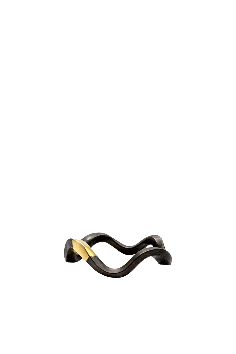 Wave Ring in Titanium and Yellow Gold