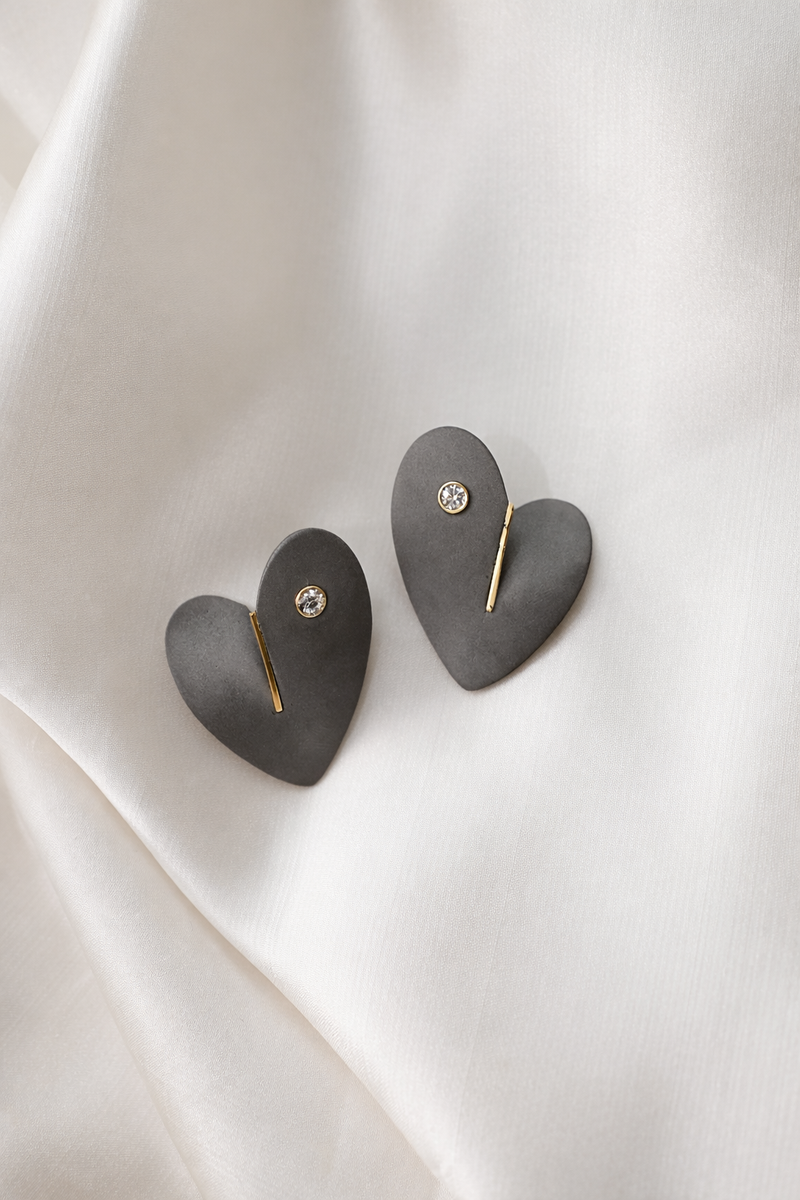 Orecchini Cuore Sbagliato in Titanio e Oro Giallo